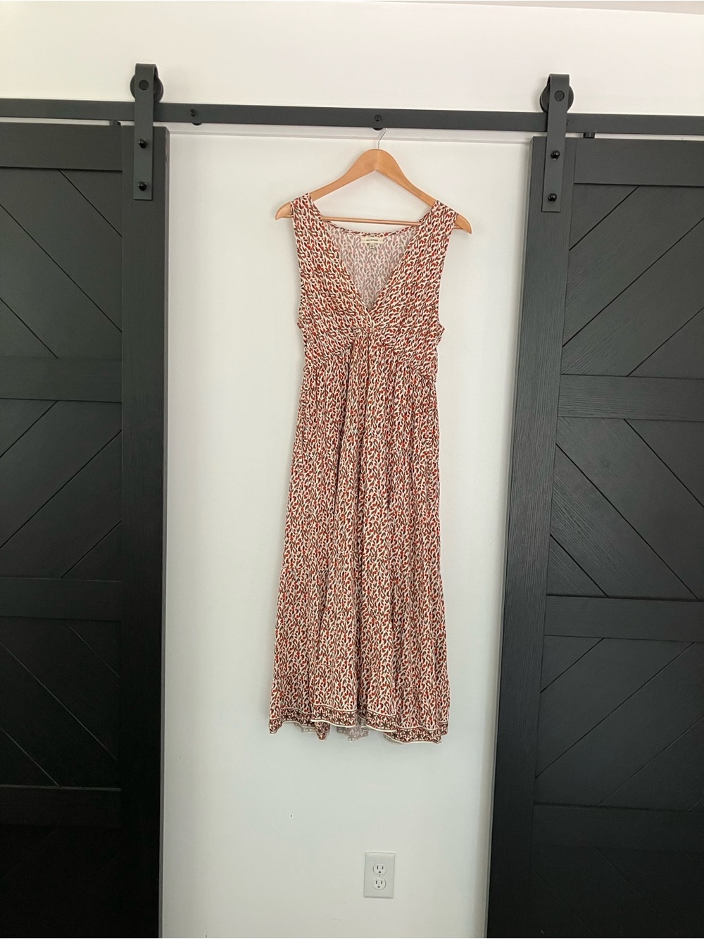 Max Studio Rust and Cream Sleeveless V-Neck Maxi Dress